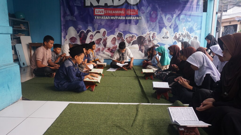 Bantu Anak Yatim Terus Belajar, Karena Masa Depan Mereka Layak Diperjuangkan